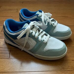 Nike Air Mogan Blue and White Athletic Shoes / Sneakers ~ Size 9